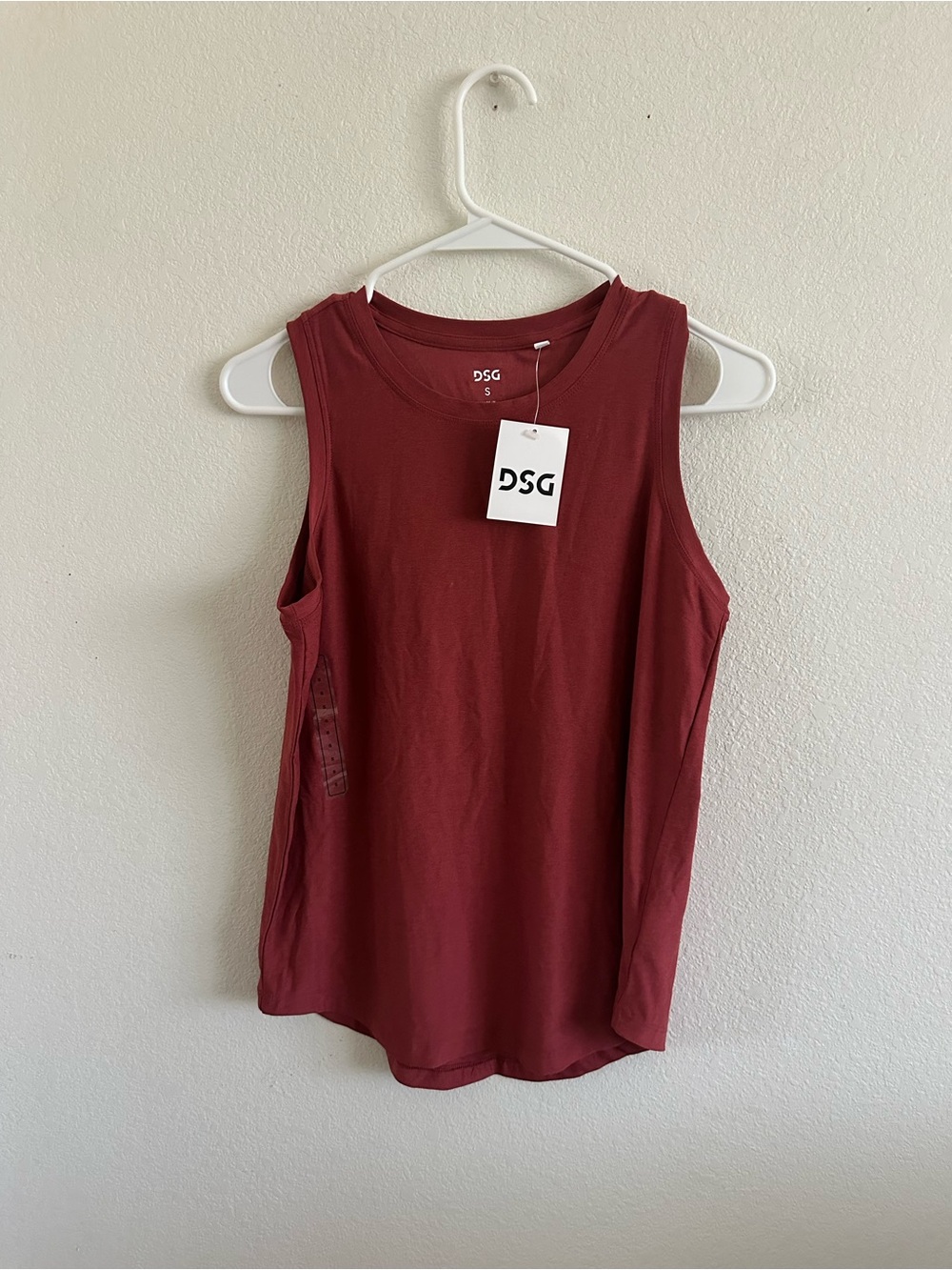 DSG Women's Sleeveless Tank Top in Wine Red
